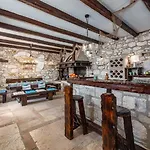 Сasa de vacaciones Rustic Stone House With Pool *