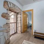 Сasa de vacaciones Rustic Stone House With Pool *