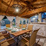 Σπίτι διακοπών Rustic Stone House With Pool *