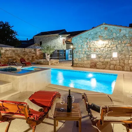 Rustic Stone House With Pool * Marčana
