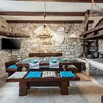 펜션 Rustic Stone House With Pool Marčana