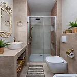 펜션 Rustic Stone House With Pool *