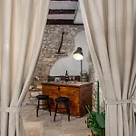 Rustic Stone House With Pool 펜션