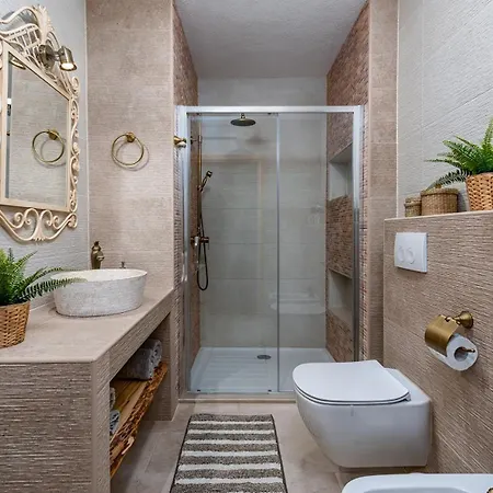 בית נופש Rustic Stone House With Pool *