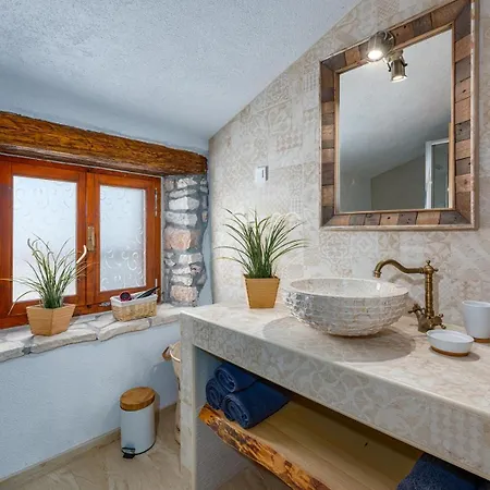 Rustic Stone House With Pool Marčana