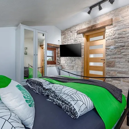 Rustic Stone House With Pool Marčana