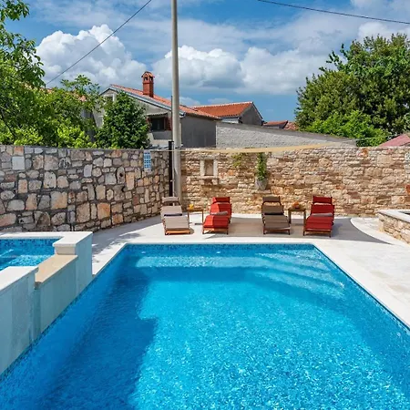 Rustic Stone House With Pool *