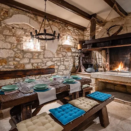 Rustic Stone House With Pool * Marčana