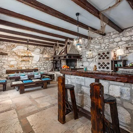 Ferienhaus Rustic Stone House With Pool *