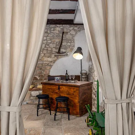 Rustic Stone House With Pool 펜션
