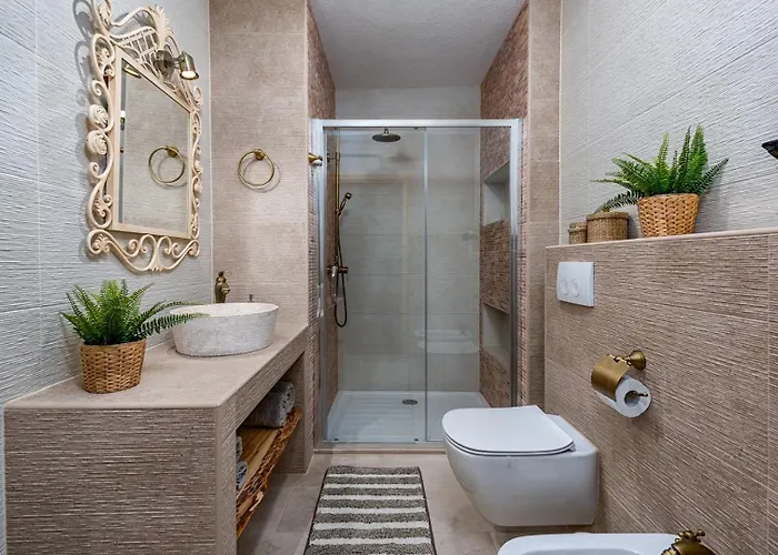 Vakantiehuis Rustic Stone House With Pool *