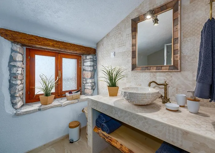 Rustic Stone House With Pool Marčana