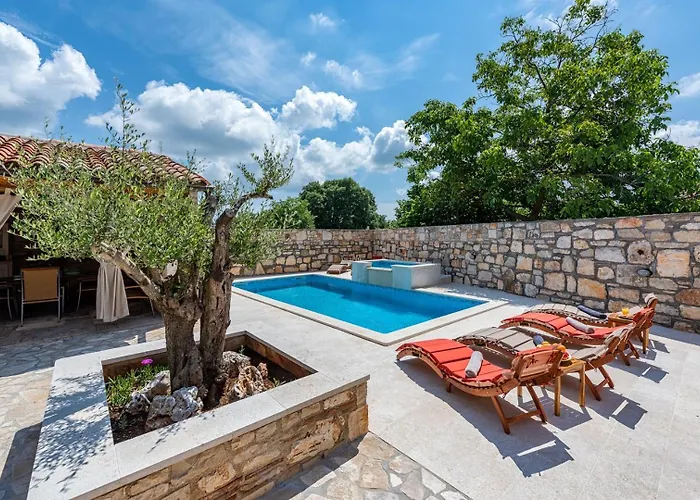 Holiday home Rustic Stone House With Pool Marcana