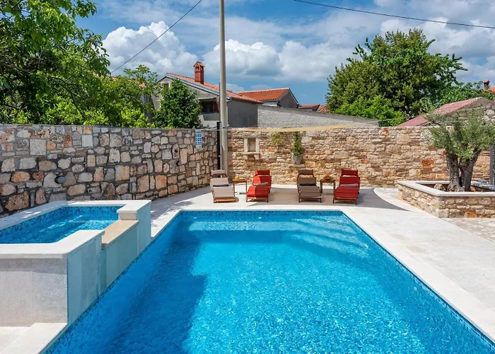 Rustic Stone House With Pool *