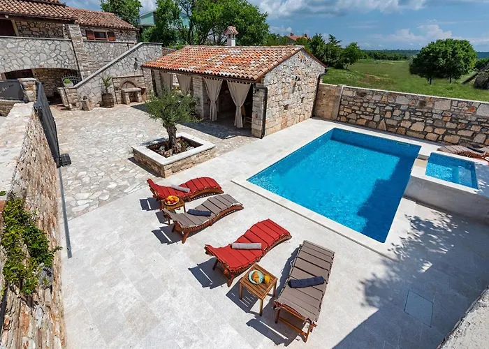 Holiday home Rustic Stone House With Pool *