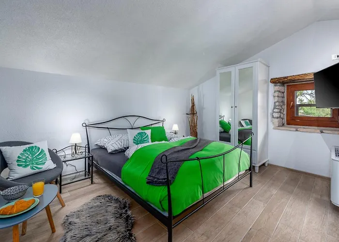 Rustic Stone House With Pool *